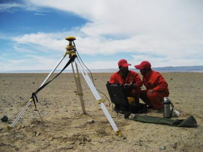 �y�L����